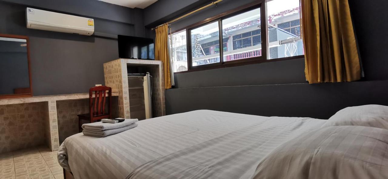 Jellyfish Hostel Джомтьен Экстерьер фото
