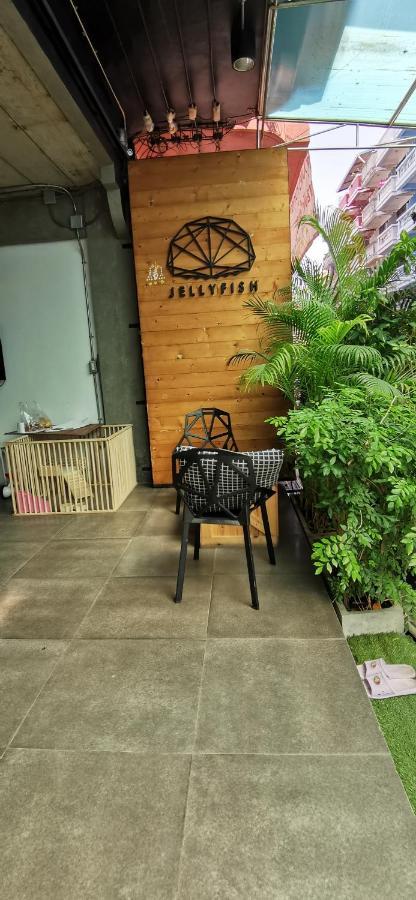 Jellyfish Hostel Джомтьен Экстерьер фото