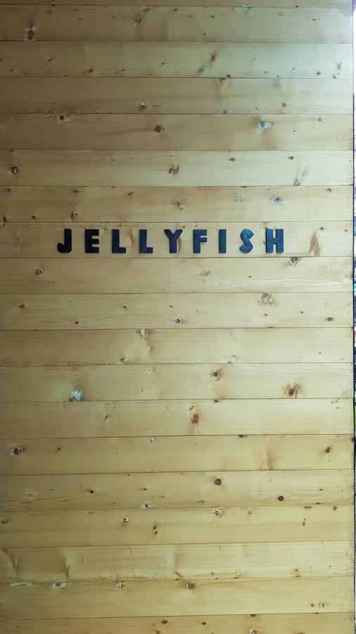 Jellyfish Hostel Джомтьен Экстерьер фото