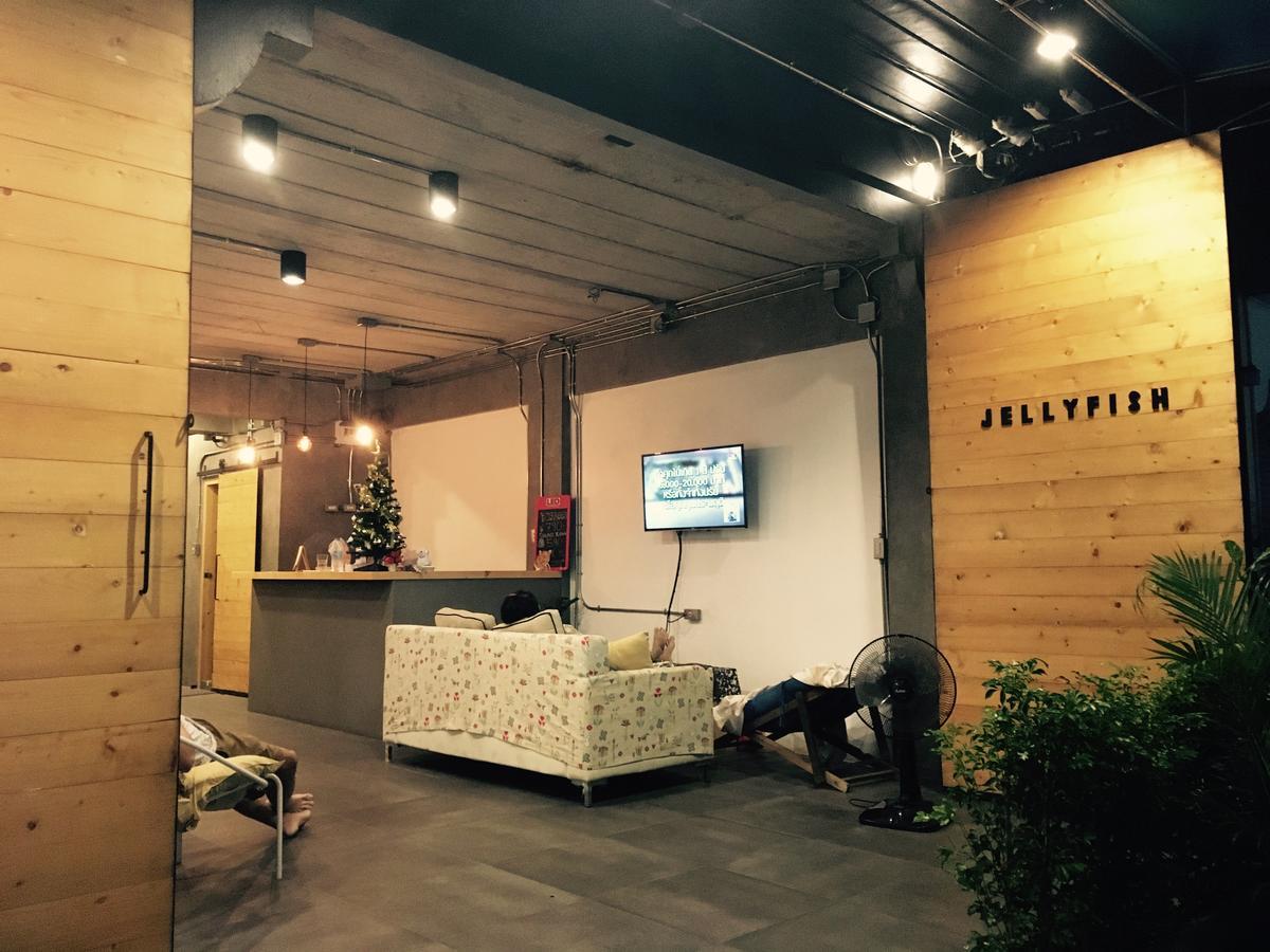 Jellyfish Hostel Джомтьен Экстерьер фото